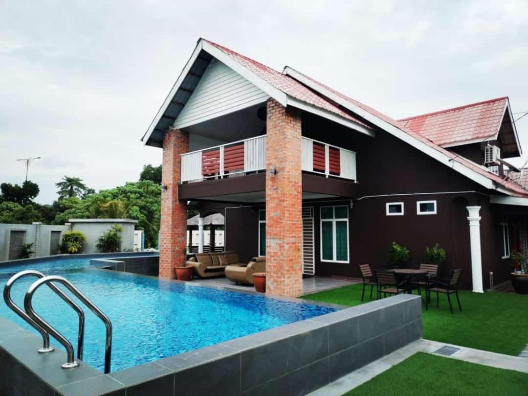 Destini Akef Villa 2 Pantai Cenang  Buitenkant foto